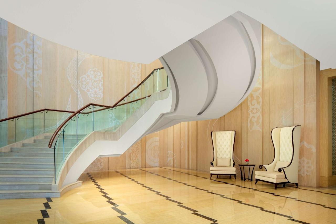 Radisson Blu Plaza Hotel Mysore Exteriör bild Interior of the hotel