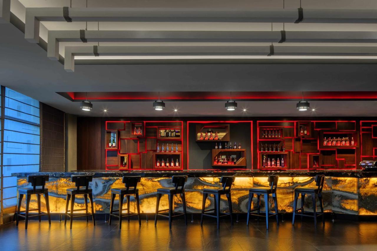 Radisson Blu Plaza Hotel Mysore Exteriör bild The bar at the 101 lounge
