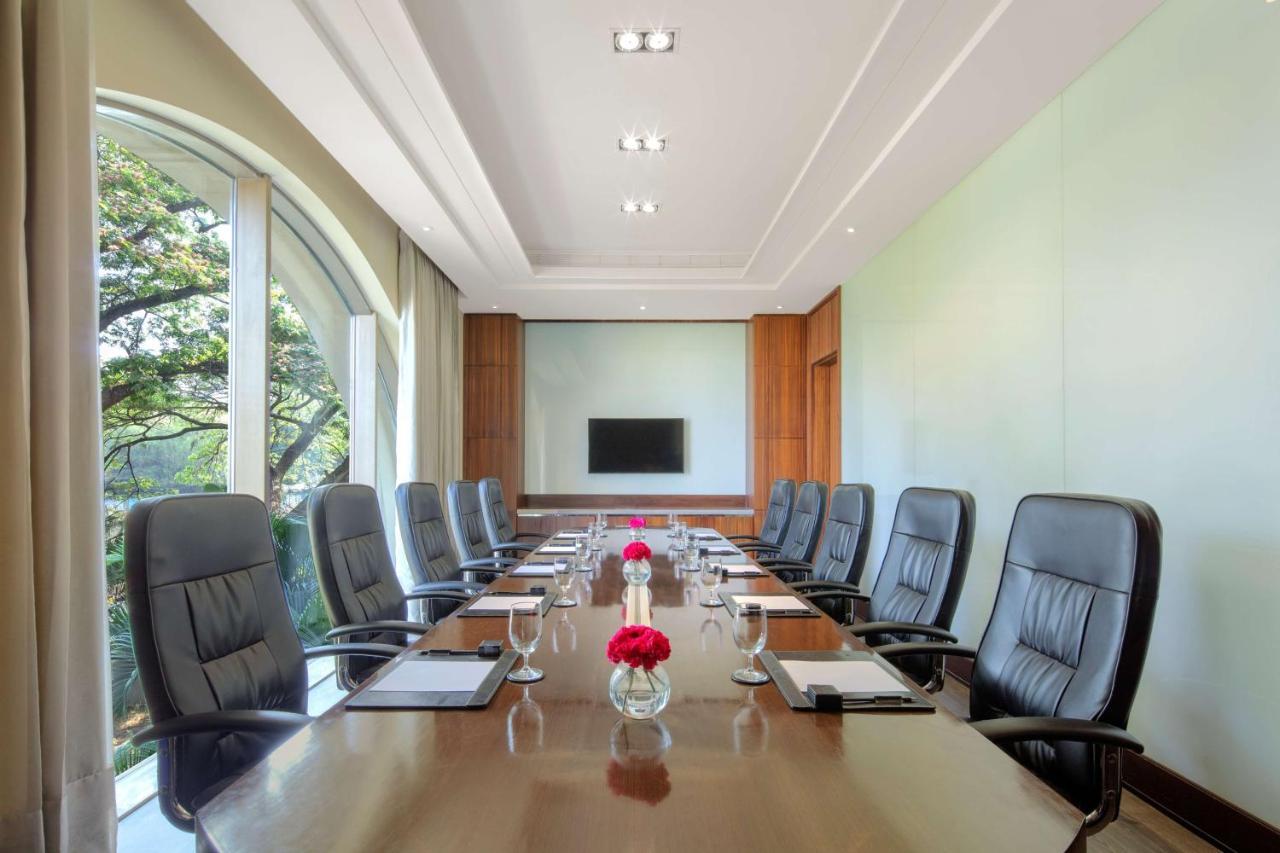 Radisson Blu Plaza Hotel Mysore Exteriör bild Boardroom at the Taj Bengal