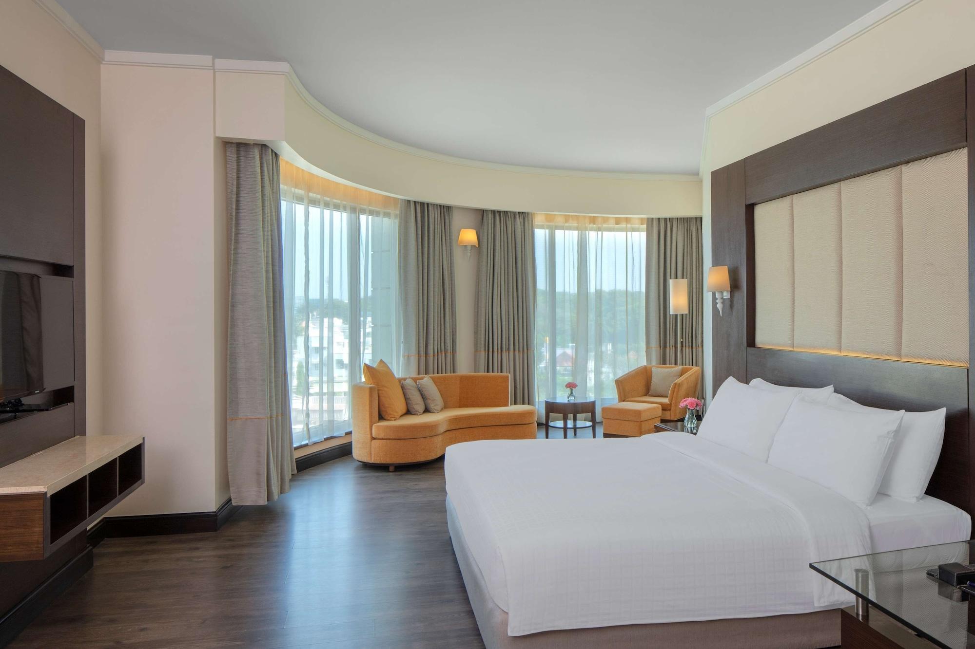 Radisson Blu Plaza Hotel Mysore Exteriör bild