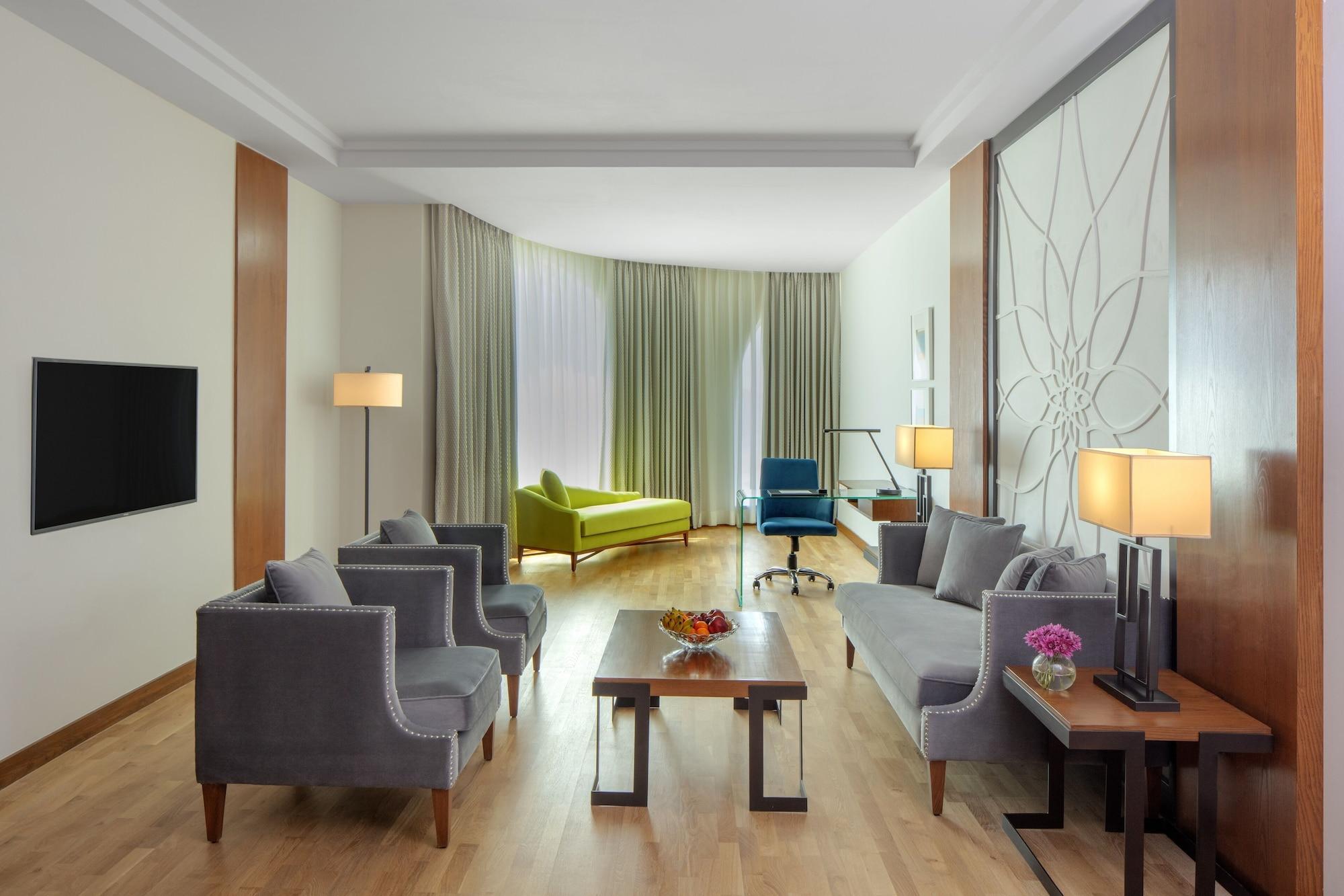 Radisson Blu Plaza Hotel Mysore Exteriör bild Suite at the hotel