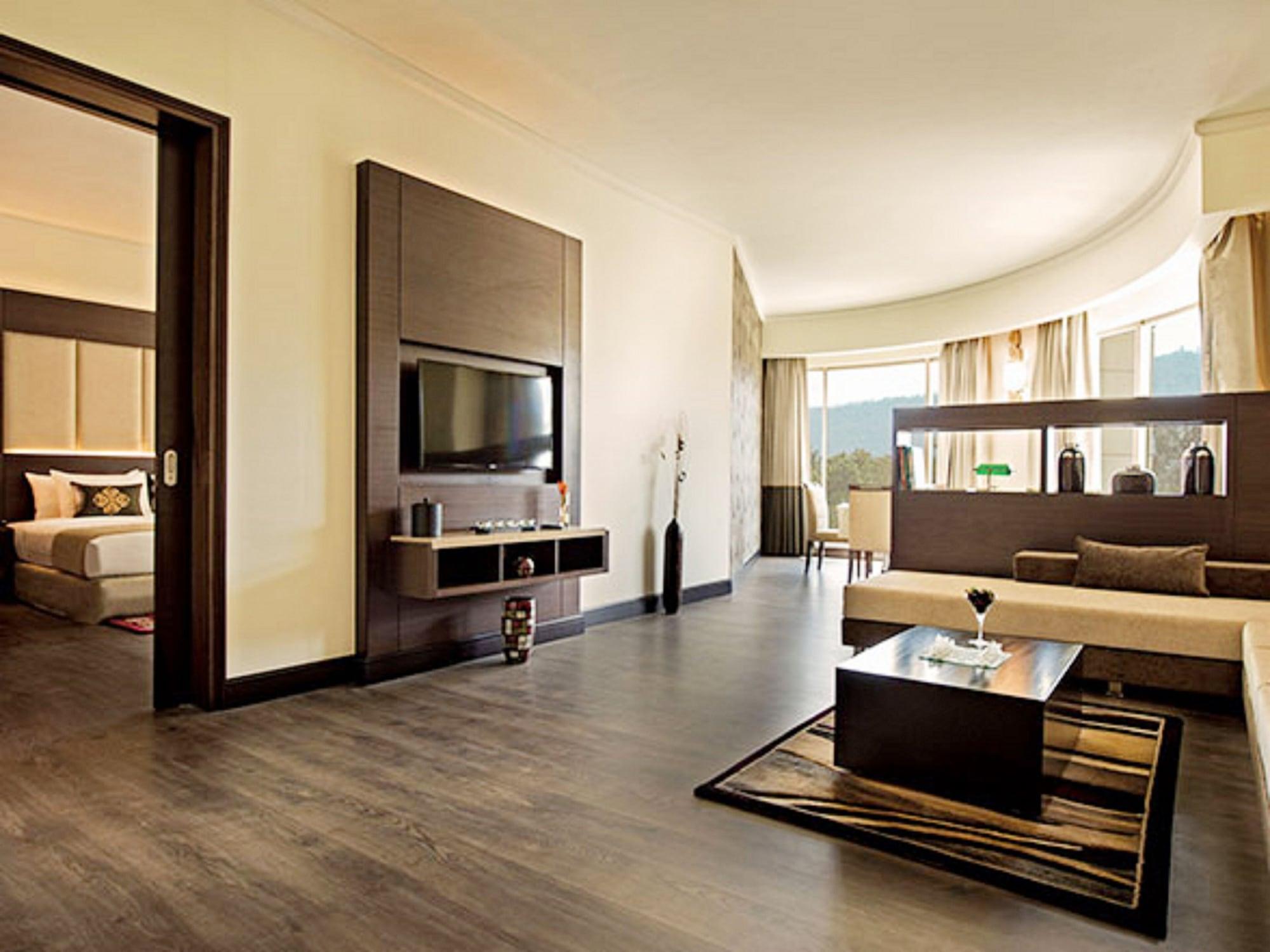Radisson Blu Plaza Hotel Mysore Exteriör bild Suite at the hotel