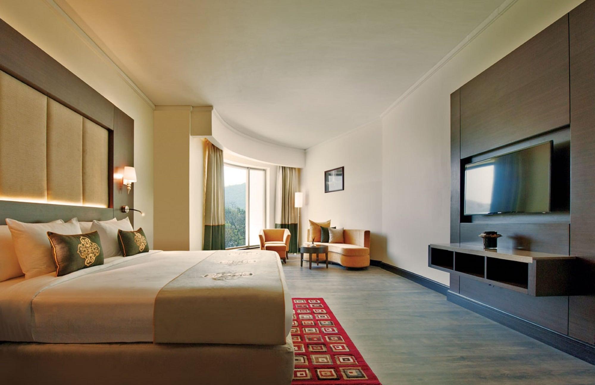 Radisson Blu Plaza Hotel Mysore Exteriör bild Deluxe Room