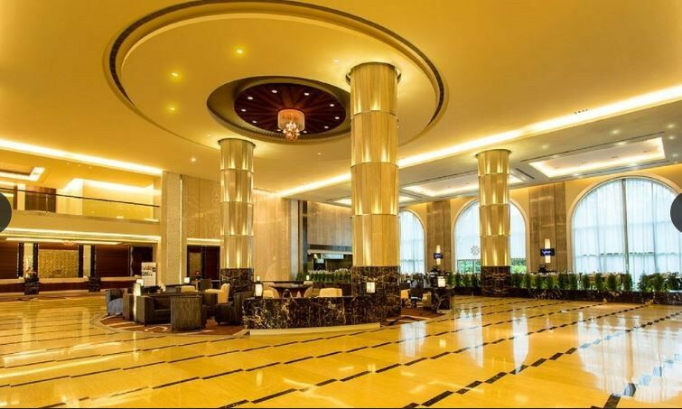 Radisson Blu Plaza Hotel Mysore Exteriör bild Lobby