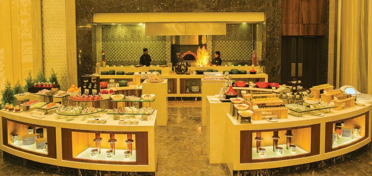 Radisson Blu Plaza Hotel Mysore Exteriör bild