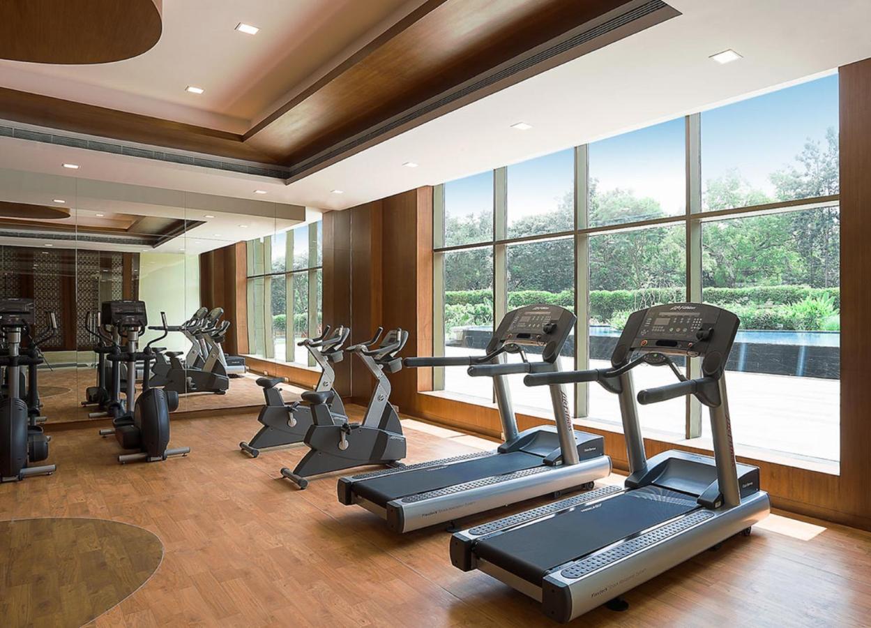 Radisson Blu Plaza Hotel Mysore Exteriör bild The gym at the Taj Bengal