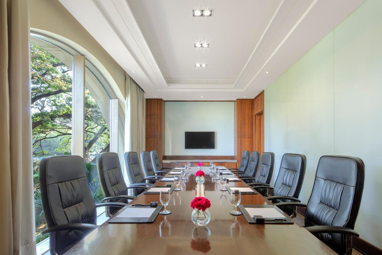 Radisson Blu Plaza Hotel Mysore Exteriör bild Boardroom