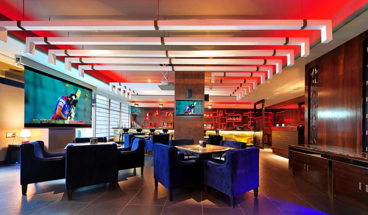 Radisson Blu Plaza Hotel Mysore Exteriör bild The lounge at the airport