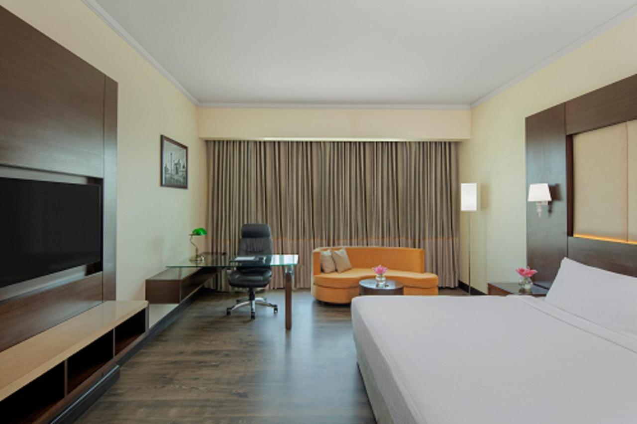 Radisson Blu Plaza Hotel Mysore Exteriör bild A room at the hotel